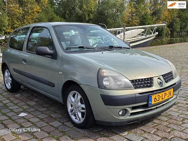 Groen Gebruikt 2003 Renault Clio II Expression Hatchback | € 1.799 (Eerlijke prijs) - Afbeelding 1/4