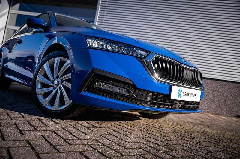 Occasion Skoda Octavia Business Line 204 PK (150 kW) 2022 Blauw Stationwagen