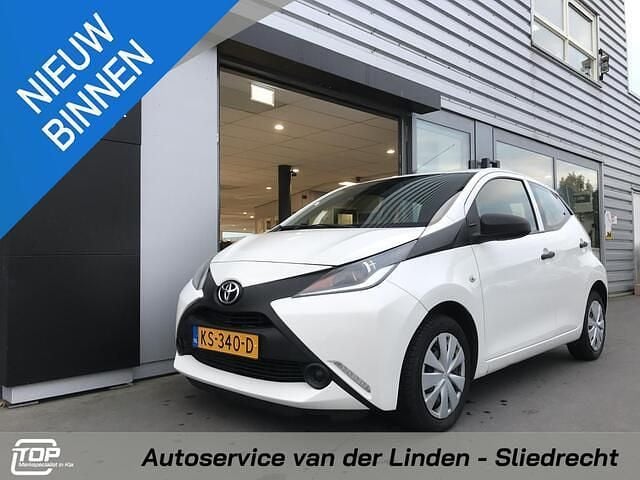 Wit Gebruikt 2016 Toyota Aygo Hatchback | € 6.650 (Eerlijke prijs) - Afbeelding 1/4