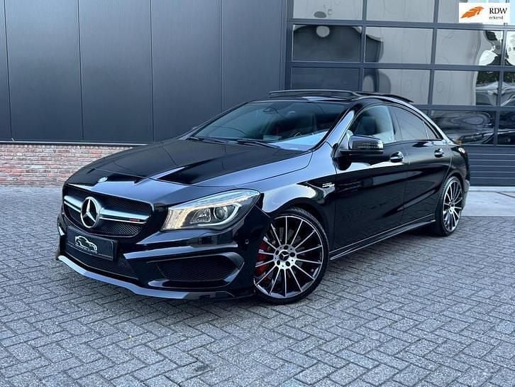 Zwart Occasion 2014 Mercedes CLA45 AMG AMG Sedan | € 24.950 (Eerlijke prijs) - Afbeelding 1/4