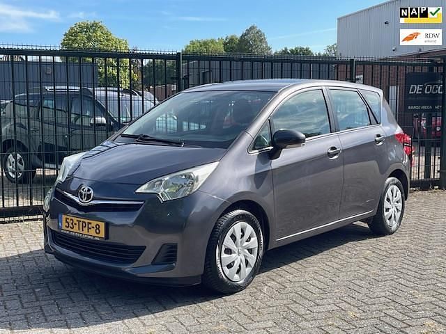 Grijs Occasion 2011 Toyota Verso-S Comfort MPV | € 6.395 (Eerlijke prijs) - Afbeelding 1/4