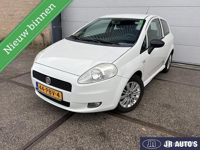Wit Occasion 2011 Fiat Grande Punto Hatchback | € 1.495 (Eerlijke prijs) - Afbeelding 1/4