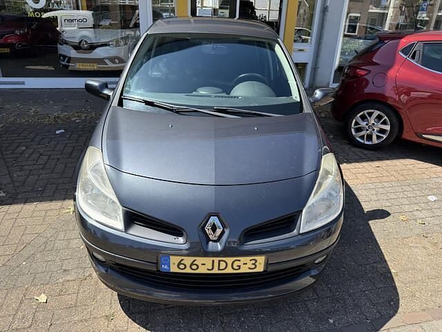 Grijs Gebruikt 2009 Renault Clio II Collection Hatchback | € 4.950 (Duur) - Afbeelding 1/4