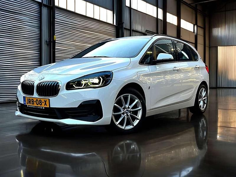 Wit Gebruikt 2019 BMW 225 Active Tourer Efficient Dynamics MPV | € 16.940 (Eerlijke prijs) - Afbeelding 1/4