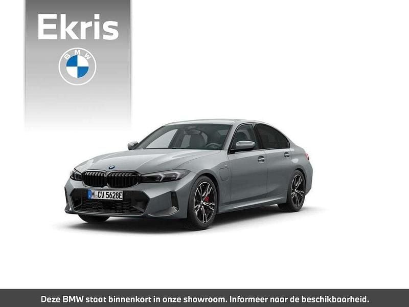 Grijs Nieuw 2025 BMW 330e Comfort Edition Sedan | € 68.944 (Eerlijke prijs) - Afbeelding 1/4