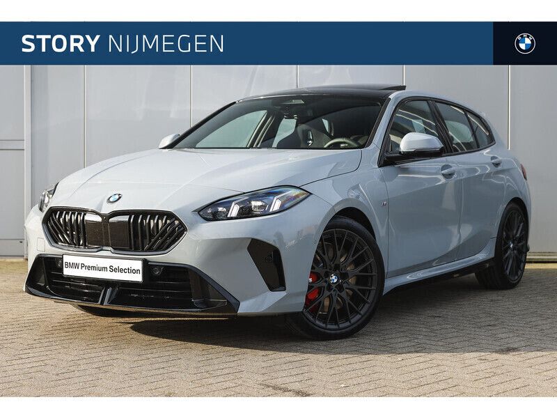 Grijs Gebruikt 2025 BMW 120 M Sport Hatchback | € 46.950 - Afbeelding 1/4