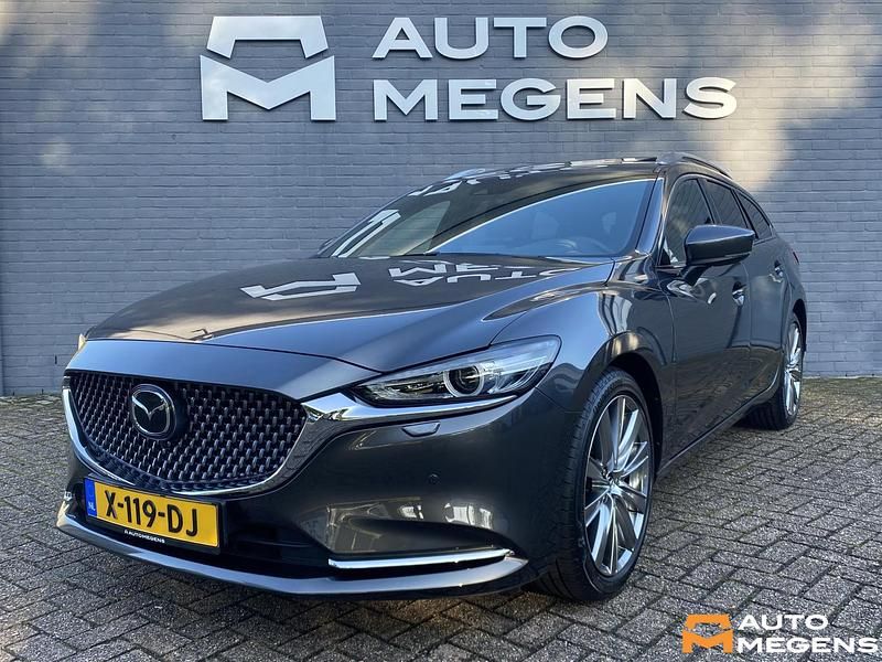 Machine gray mica (donker grijs mica) Gebruikt 2022 Mazda 6 Luxury Stationwagen | € 41.900 - Afbeelding 1/4