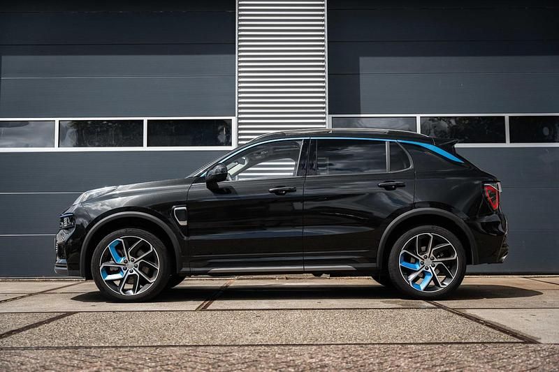 Zwart Gebruikt 2023 Lynk & Co 01 SUV | € 25.999 (Eerlijke prijs) - Afbeelding 1/3