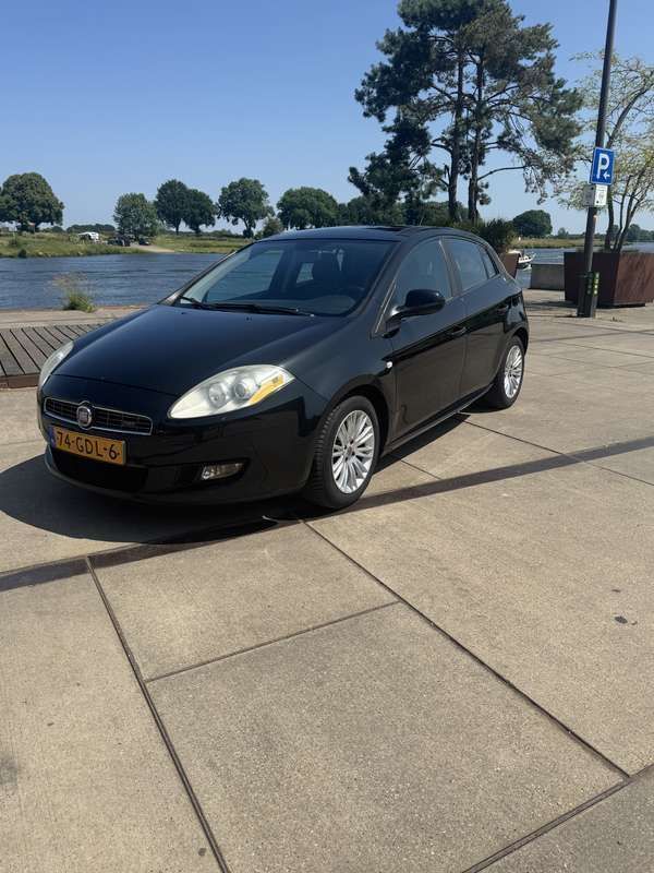 Zwart Gebruikt 2008 Fiat Bravo Hatchback | € 2.250 (Goede deal) - Afbeelding 1/4