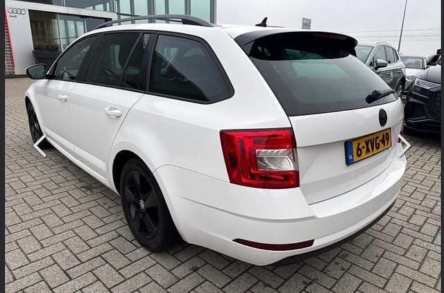 Occasion Skoda Octavia Business Line 111 PK (81 kW) 2014 Wit Hatchback