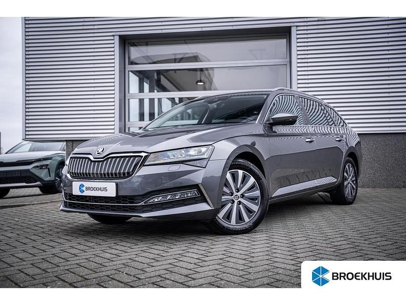 Grijs Gebruikt 2024 Skoda Superb Business Line Stationwagen | € 34.895 (Eerlijke prijs) - Afbeelding 1/4