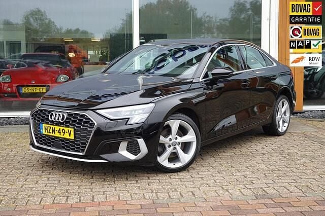 Zwart Gebruikt 2021 Audi A3 Sedan | € 23.950 (Eerlijke prijs) - Afbeelding 1/4