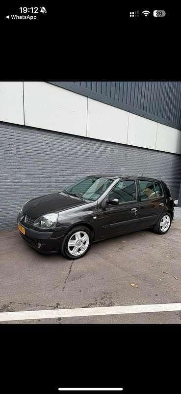 Occasion 2004 Renault Clio II Dynamique Sedan | € 850 (Eerlijke prijs) - Afbeelding 1/4
