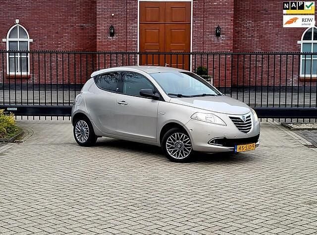 Beige Occasion 2011 Lancia Ypsilon Platinum Hatchback | € 4.450 (Eerlijke prijs) - Afbeelding 1/4