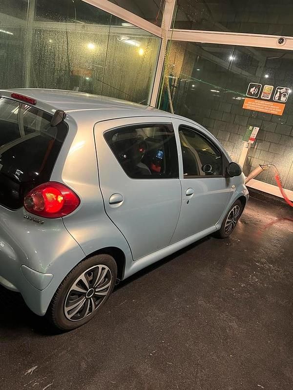 Blauw Occasion 2006 Toyota Aygo Hatchback | € 1.400 (Goede deal) - Afbeelding 1/4