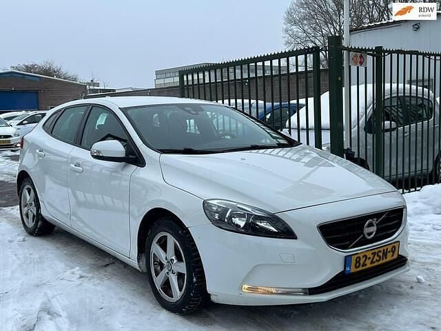Wit Gebruikt 2013 Volvo V40 Kinetic Hatchback | € 8.499 (Goede deal) - Afbeelding 1/4