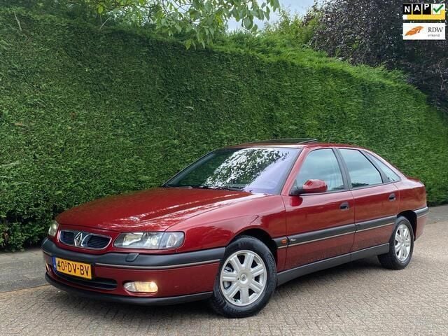 Rood Gebruikt 2000 Renault Safrane Hatchback | € 7.500 - Afbeelding 1/4