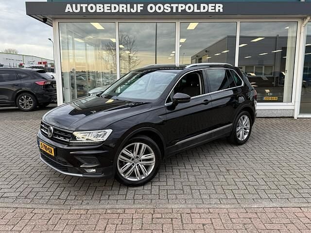Zwart Gebruikt 2019 VW Tiguan Highline SUV | € 22.950 (Super prijs) - Afbeelding 1/4