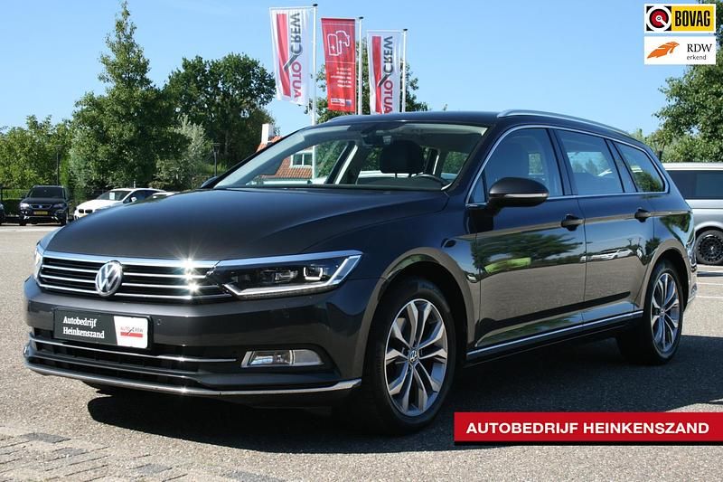 Grijs Gebruikt 2018 VW Passat Highline Stationwagen | € 18.450 (Goede deal) - Afbeelding 1/4