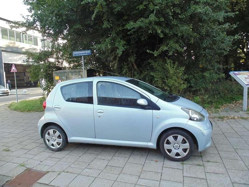 Blauw Gebruikt 2007 Toyota Aygo Hatchback | € 2.249 (Iets duurder) - Afbeelding 1/4