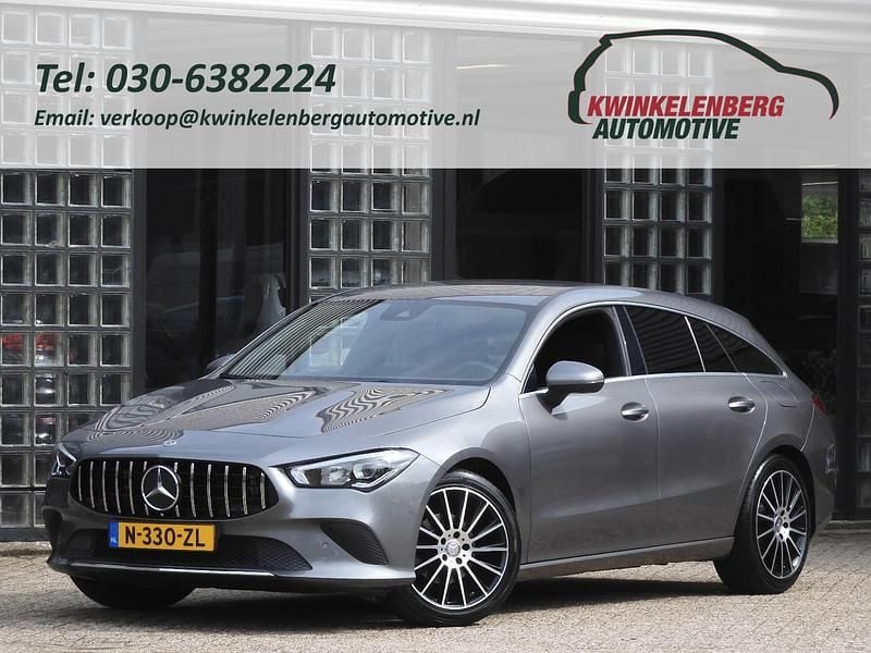 Grijs, metallic lak Occasion 2019 Mercedes CLA180 Sedan | € 23.950 (Goede deal) - Afbeelding 1/4