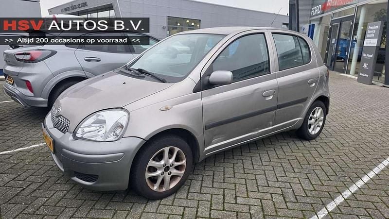 Grijs Gebruikt 2004 Toyota Yaris Sol Hatchback | € 1.999 (Goede deal) - Afbeelding 1/3