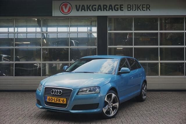 Blauw Gebruikt 2010 Audi A3 Sportback Attraction Hatchback | € 5.495 (Eerlijke prijs) - Afbeelding 1/4