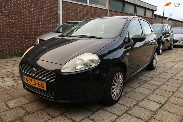 Zwart Gebruikt 2009 Fiat Grande Punto Hatchback | € 2.250 (Eerlijke prijs) - Afbeelding 1/4