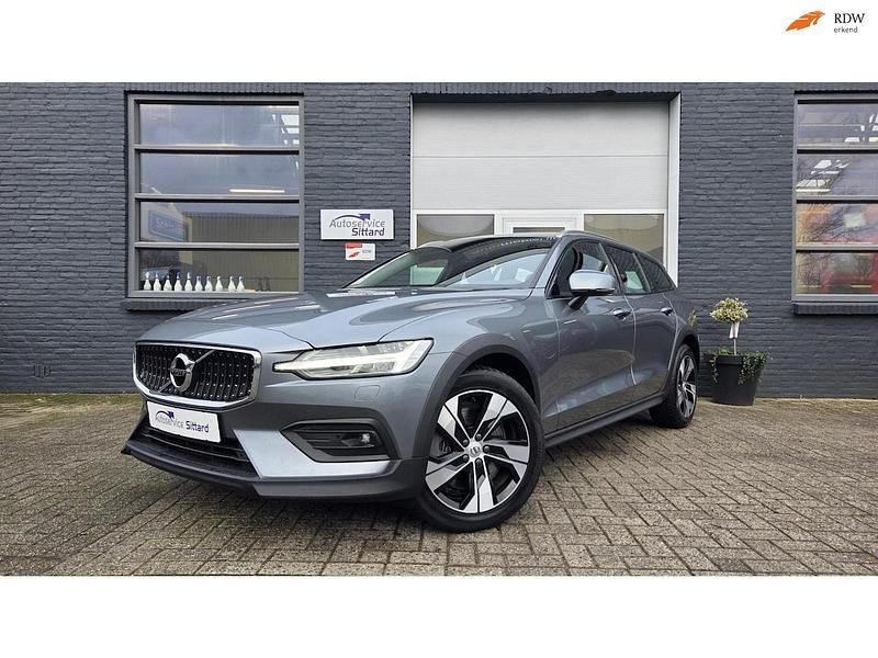 Grijs (metallic) Occasion 2021 Volvo V60 CC Pro Stationwagen | € 37.950 (Eerlijke prijs) - Afbeelding 1/4