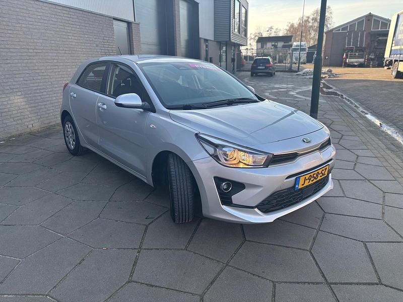 Occasion Kia Rio Comfort 101 PK (74 kW) 2020 Grijs Hatchback