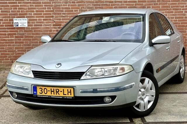 Grijs Gebruikt 2001 Renault Laguna II Authentique Hatchback | € 995 - Afbeelding 1/4