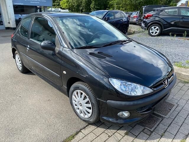 Zwart Gebruikt 2006 Peugeot 206 Sedan | € 2.900 (Duur) - Afbeelding 1/4