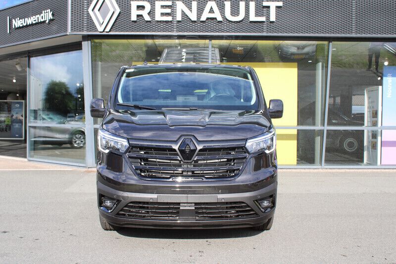 Noir (zwart mica) Gebruikt 2023 Renault Trafic Luxe Van | € 30.145 (Iets duurder) - Afbeelding 1/4