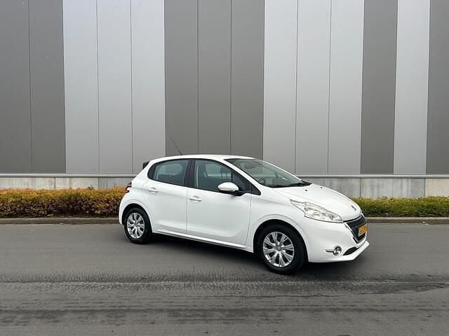 Wit Gebruikt 2012 Peugeot 208 Envy Hatchback | € 4.940 (Goede deal) - Afbeelding 1/4
