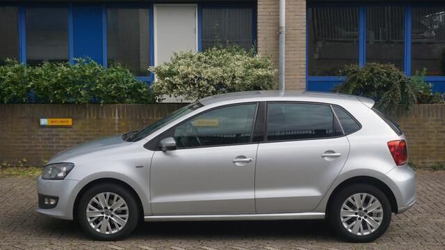 Grijs Gebruikt 2013 VW Polo Comfortline Hatchback | € 4.950 (Iets duurder) - Afbeelding 1/4