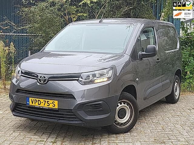 Grijs (metallic) Gebruikt 2022 Toyota Proace City City Van | € 11.950 - Afbeelding 1/4