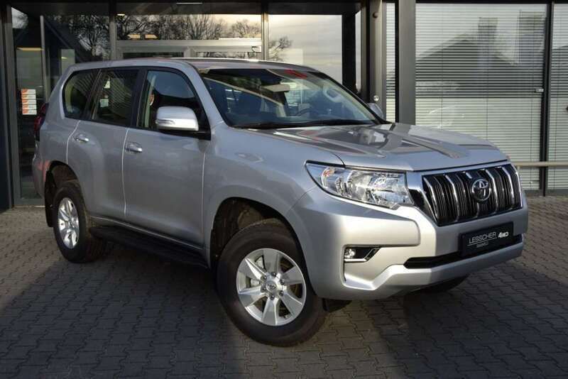 Grijs, metallic lak Gebruikt 2023 Toyota Land Cruiser SUV | € 70.174 (Iets duurder) - Afbeelding 1/4