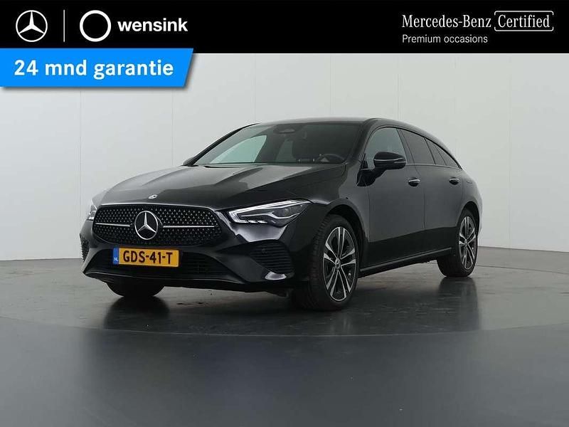 Zwart Occasion 2024 Mercedes CLA250e Shooting Brake Luxury Stationwagen | € 35.850 (Eerlijke prijs) - Afbeelding 1/4