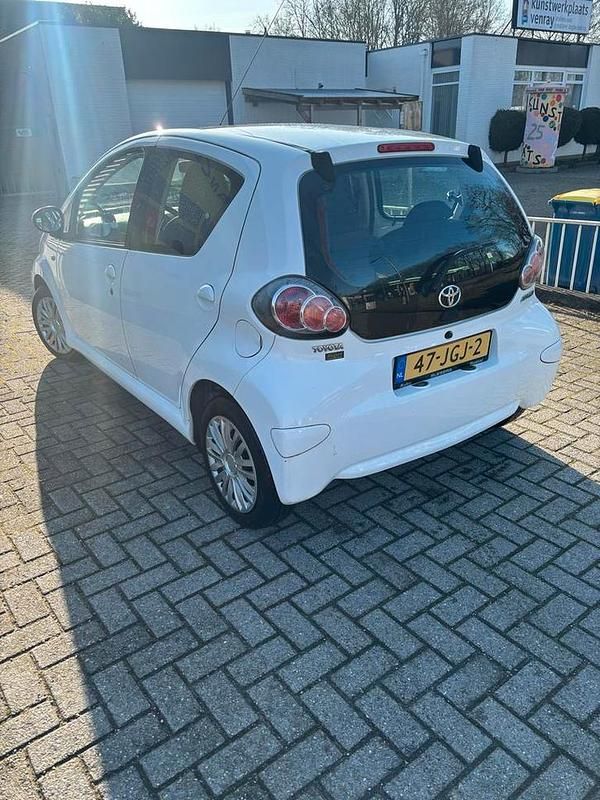 Occasion 2009 Toyota Aygo Hatchback | € 3.500 (Eerlijke prijs) - Afbeelding 1/4