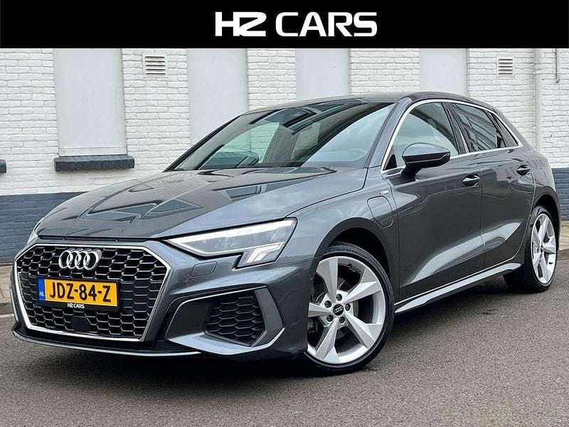 Grijs Gebruikt 2022 Audi A3 Sportback e-tron S-Line Hatchback | € 29.950 (Super prijs) - Afbeelding 1/4