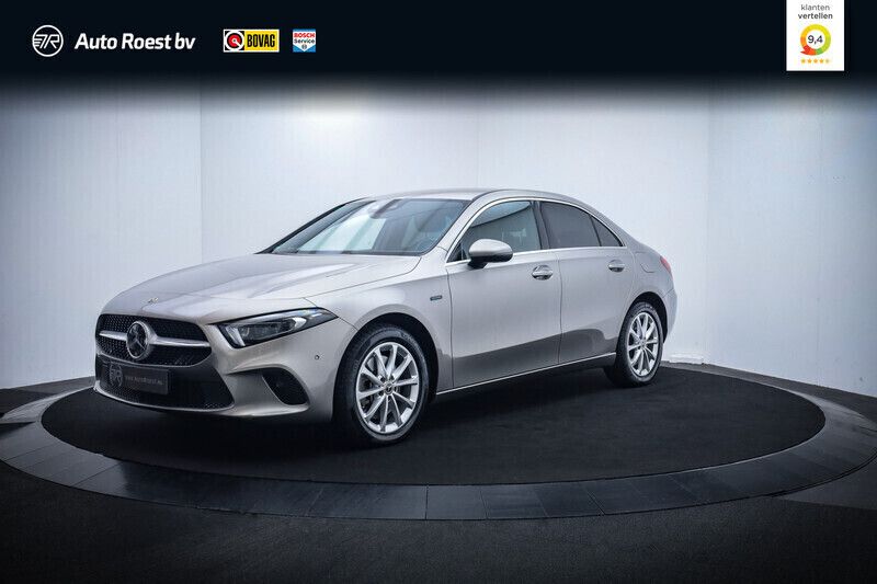 Grijs Gebruikt 2020 Mercedes A250 Luxury Sedan | € 27.125 (Goede deal) - Afbeelding 1/4