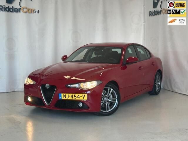Rood Gebruikt 2017 Alfa Romeo Giulia Business Sedan | € 11.499 (Super prijs) - Afbeelding 1/4
