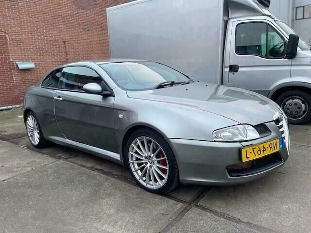 Grijs Gebruikt 2004 Alfa Romeo GTA Hatchback | € 8.900 - Afbeelding 1/4