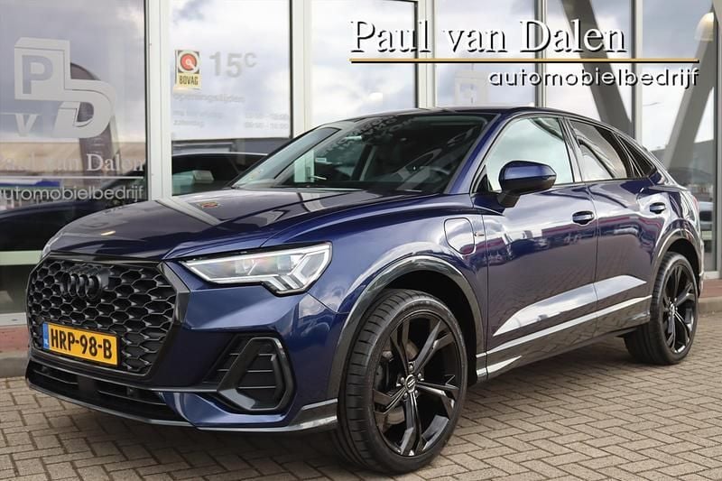 Blauw Gebruikt 2023 Audi Q3 SUV | € 42.900 (Iets duurder) - Afbeelding 1/4