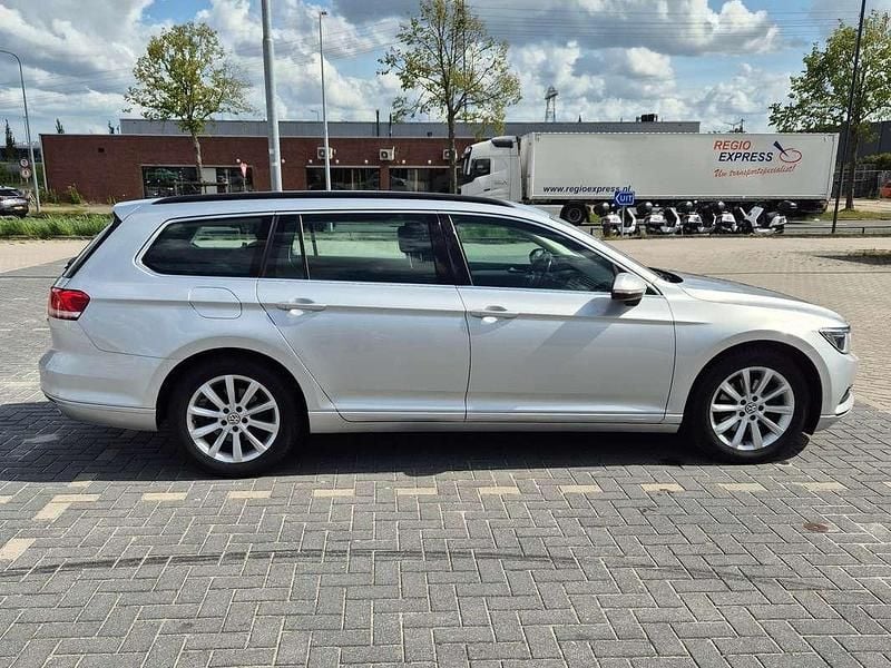 Zilver Gebruikt 2016 VW Passat Comfortline Stationwagen | € 12.900 (Super prijs) - Afbeelding 1/4