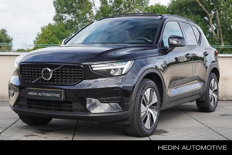Zwart Gebruikt 2023 Volvo XC40 Plus SUV | € 43.995 - Afbeelding 1/4
