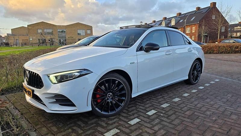 Wit Gebruikt 2020 Mercedes A250 AMG Sedan | € 31.995 (Iets duurder) - Afbeelding 1/4