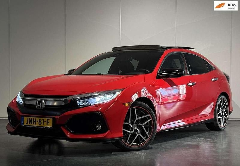 Rood (metallic) Gebruikt 2017 Honda Civic Sport Plus Hatchback | € 17.350 (Super prijs) - Afbeelding 1/4