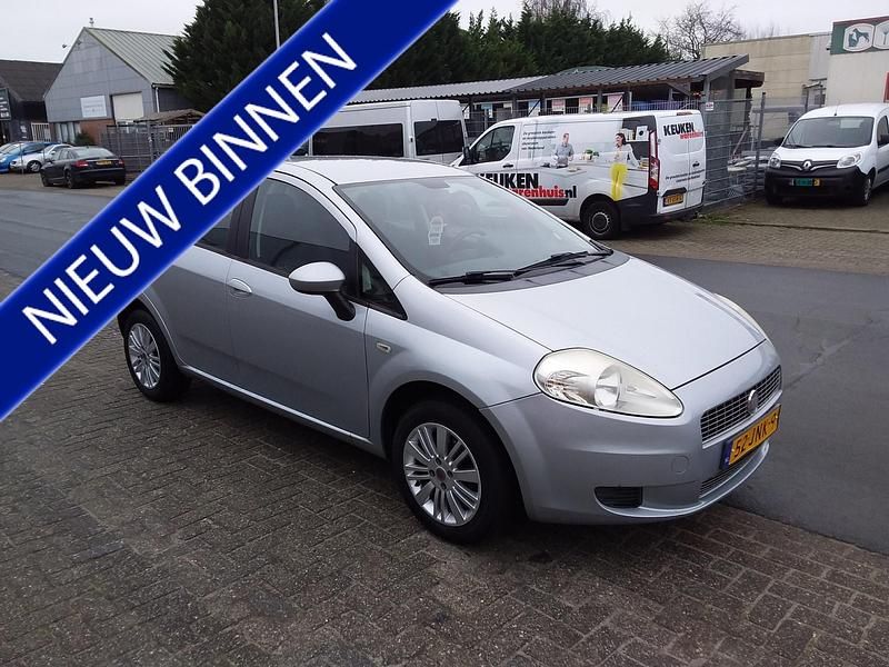 Grijs Occasion 2009 Fiat Punto Lusso Hatchback | € 2.650 (Eerlijke prijs) - Afbeelding 1/4