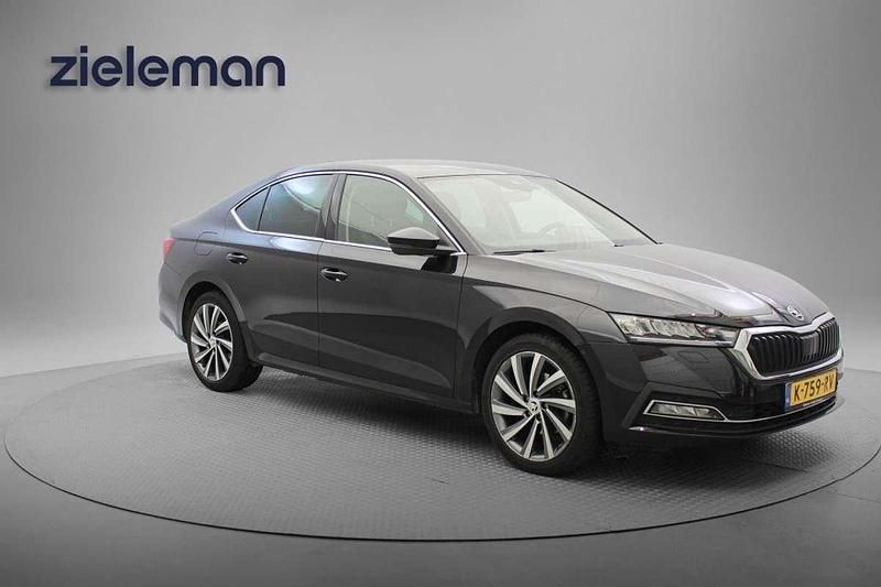 Zwart (metallic) Occasion 2021 Skoda Octavia Business Line Sedan | € 16.345 (Goede deal) - Afbeelding 1/4